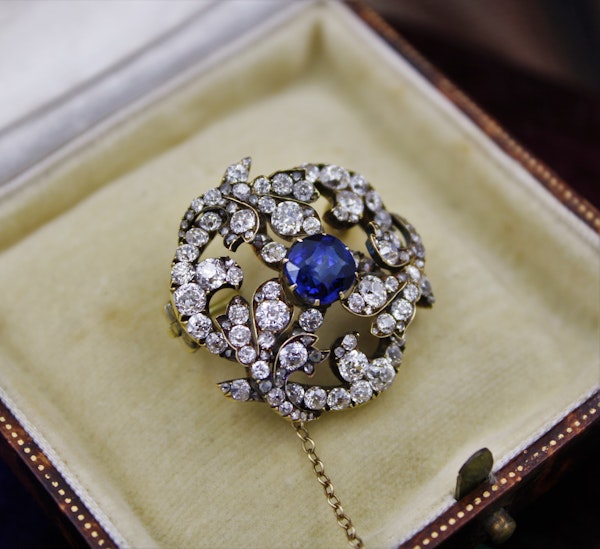 A superb Sapphire & Diamond Foliate Swirl Brooch, Russian, Circa 1900 - image 3