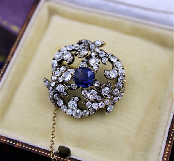 A superb Sapphire & Diamond Foliate Swirl Brooch, Russian, Circa 1900 - image 1