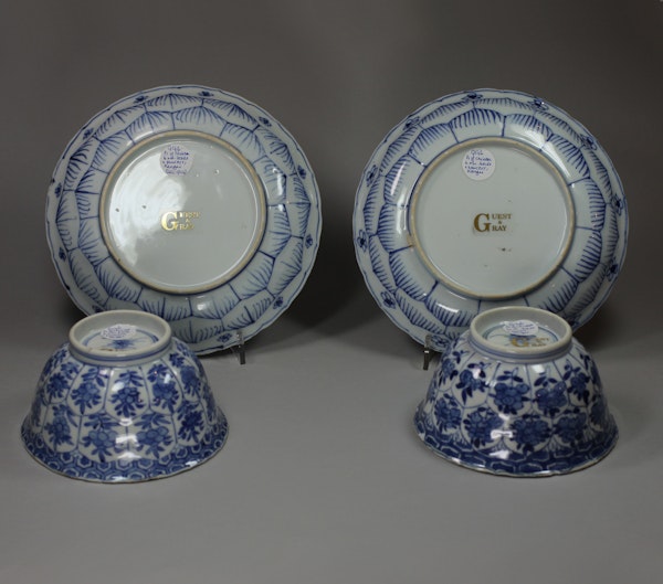 Pair of Chinese blue and white bowls and saucers, Kangxi (1662-1722) - image 1