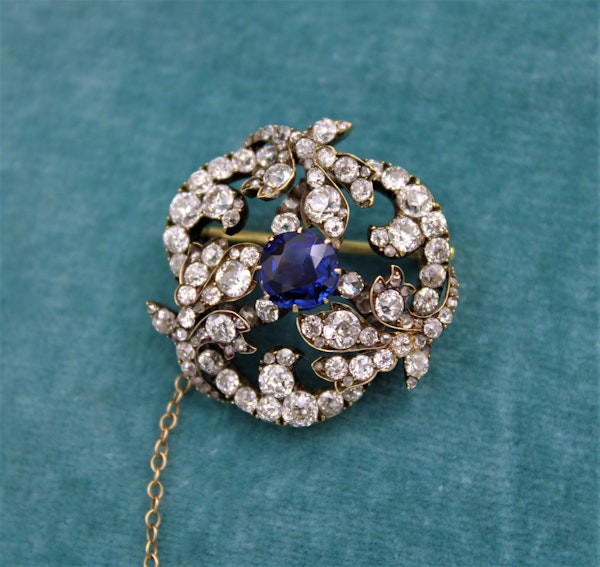 A superb Sapphire & Diamond Foliate Swirl Brooch, Russian, Circa 1900 - image 5