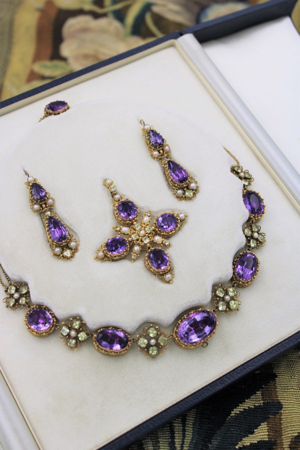 An exceptional example of a late Georgian Demi-Parure set with Amethysts, Seed Pearls and Chrysobery in High Carat Yellow Gold, English, Circa 1820 - image 1