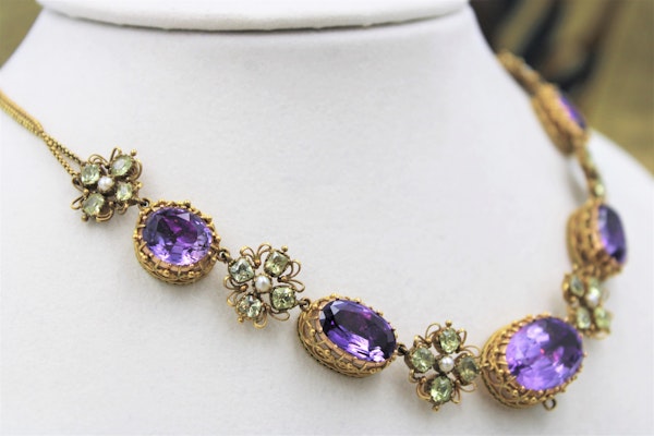 An exceptional example of a late Georgian Demi-Parure set with Amethysts, Seed Pearls and Chrysobery in High Carat Yellow Gold, English, Circa 1820 - image 5