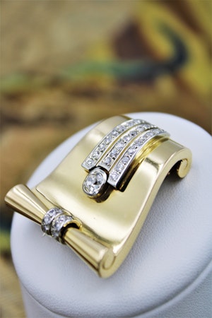 Downstairs at Grays, a very fine Antique Scrolling Diamond Dress-Clip / Brooch in 18 Carat Yellow Gold (marked), Circa 1940.