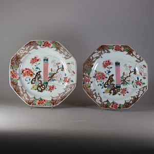 Pair of Chinese octagonal famille rose plates, Qianlong (1736-95)