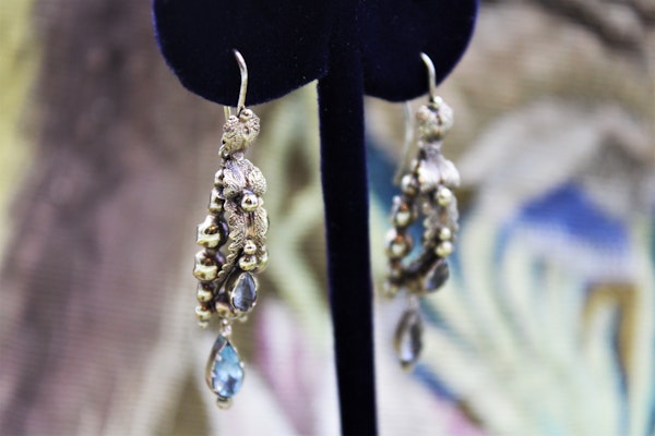 A very fine pair of Aquamarine Drop Earrings set in High Carat Yellow Gold, English, Circa 1830 - image 1