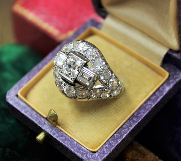 A very fine Art Deco Diamond Demi-Bombé Ring mounted in Platinum, French, Circa 1930 - image 4