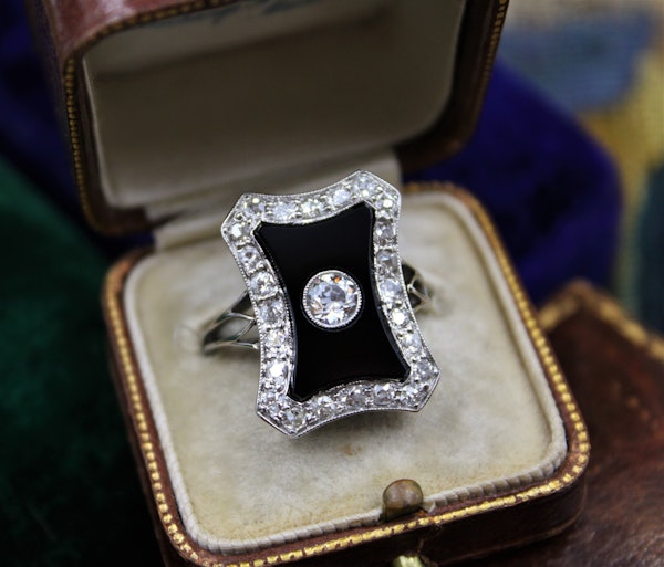 A very fine Art Deco Black Onyx & Diamond Plaque Ring set in Platinum, Circa 1930 - image 1
