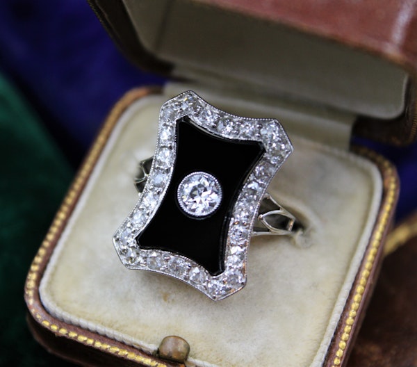 A very fine Art Deco Black Onyx & Diamond Plaque Ring set in Platinum, Circa 1930 - image 2