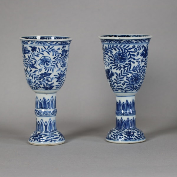 Pair of Chinese blue and white stem cups, Kangxi (1662-1722) - image 1