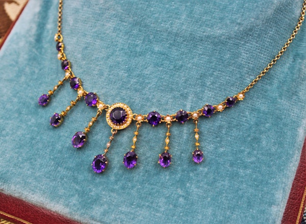 A very fine Edwardian Amethyst & Seed Pearl Necklace in High Carat Yellow Gold, English, Circa 1905 - image 1