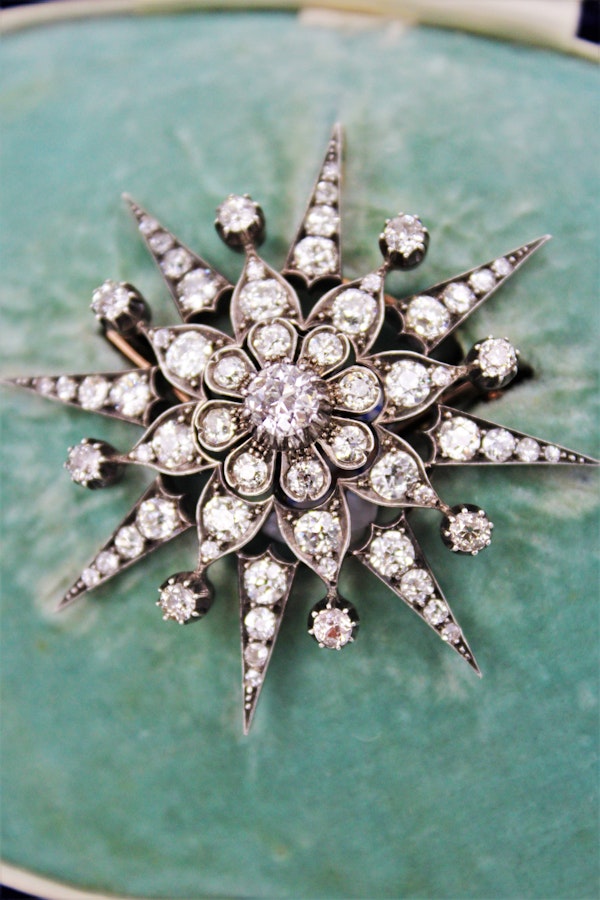 An exquisite Victorian Diamond Starburst Brooch / Pendant / Hair Ornament mounted in 10 Carat Rose Gold & Silver - Tipped, English, Circa 1880. - image 1