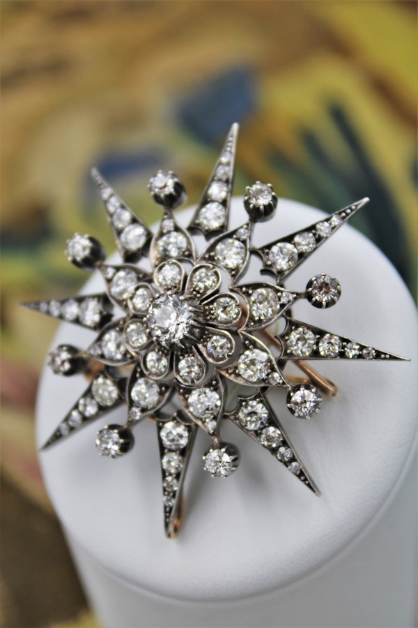 An exquisite Victorian Diamond Starburst Brooch / Pendant / Hair Ornament mounted in 10 Carat Rose Gold & Silver - Tipped, English, Circa 1880. - image 2