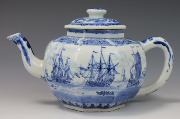Japanese Arita blue and white teapot, Edo Period (1603-1868), early 18th century - image 1