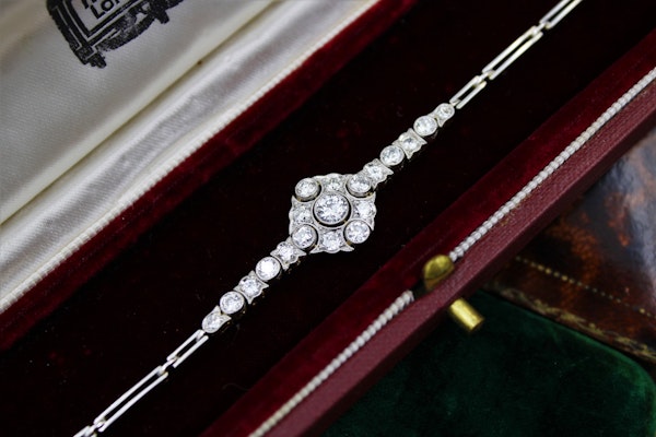 A very fine Edwardian Diamond Demi-Bracelet set in 18ct Gold and Platinum tipped, English, Circa 1910 - image 2