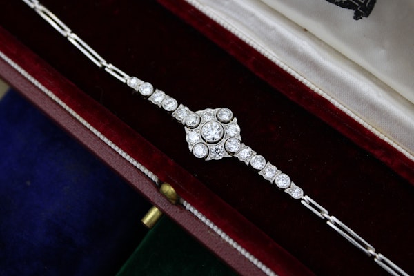 A very fine Edwardian Diamond Demi-Bracelet set in 18ct Gold and Platinum tipped, English, Circa 1910 - image 3