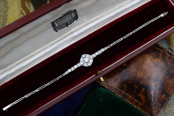 A very fine Edwardian Diamond Demi-Bracelet set in 18ct Gold and Platinum tipped, English, Circa 1910 - image 1