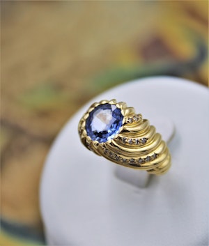 A very fine Natural Sapphire and Diamond Ring mounted in 18ct Yellow Gold, French, Circa 1960