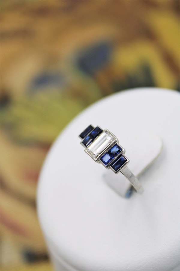 A very beautiful Art Deco 0.75 Carat Diamond and Sapphire Engagement Ring mounted in Platinum, English, Circa 1925 - image 2