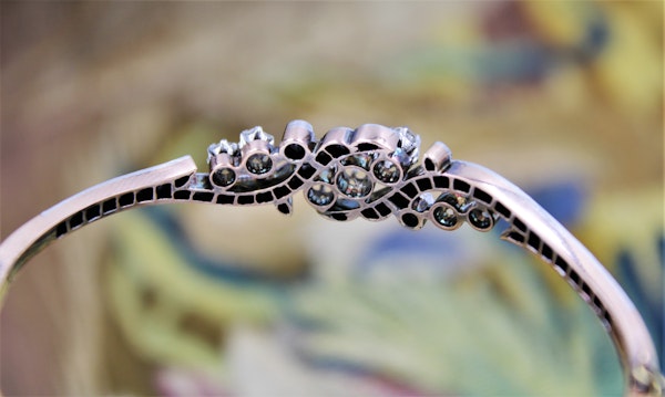 A very fine "Belle Epoque" Diamond Bangle in 18 ct. Yellow Gold & Platinum, French, Circa 1905. - image 4