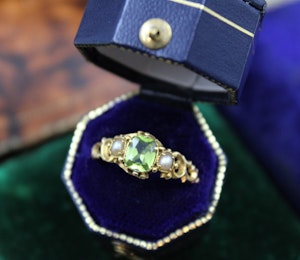 A very beautiful Peridot and Pearl set in 15ct Yellow Gold Ring, English, Circa 1880