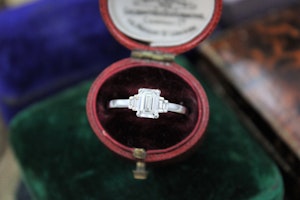 A very fine Emerald Cut Diamond Ring with Baguette Cut Stepped Shoulders set in 18ct White Gold, Pre-owned