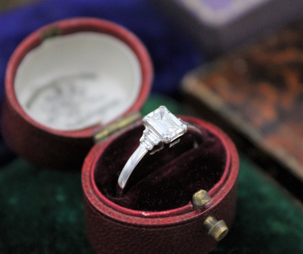 A very fine Emerald Cut Diamond Ring with Baguette Cut Stepped Shoulders set in 18ct White Gold, Pre-owned - image 2