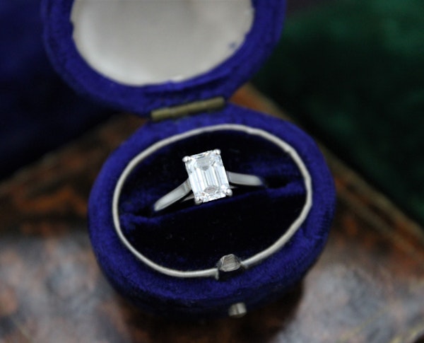 A very fine 0.91 Carat Emerald Cut, Diamond Solitaire Engagement Ring mounted in Platinum, Pre-owned - image 1