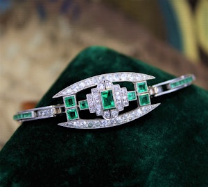Downstairs at Grays: A very fine Art Deco Emerald & Diamond Bracelet set in Platinum & 9ct White Gold, English, Circa 1930