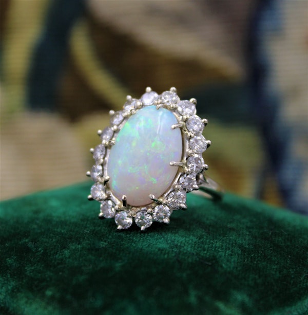 A very fine Opal and Diamond Cluster Ring set in 18ct White Gold, English, Circa 1960 - image 3