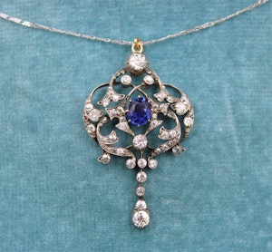 A very fine Edwardian 1.80ct Sapphire & Diamond, Lavaliere Pendant set in 18ct Yellow Gold & Platinum, English, Circa 1905
