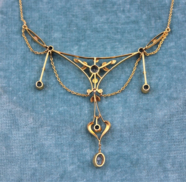 An exquisite 15ct Yellow Gold Edwardian Aquamarine & Pearl "Lavaliere" Necklace. Circa 1905 - image 4