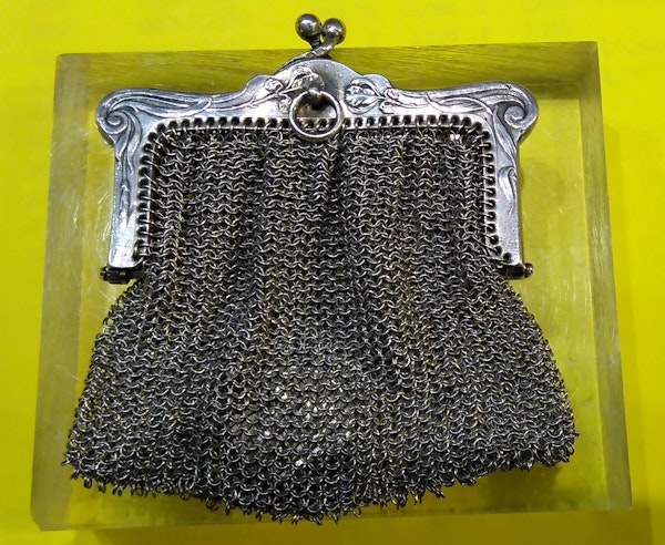 Silver small purse with medal - image 4