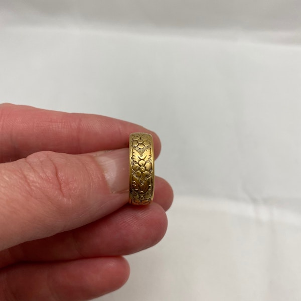 Wedding Ring in 18ct Gold date Chester 1890, SHAPIRO & Co since1979 - image 2