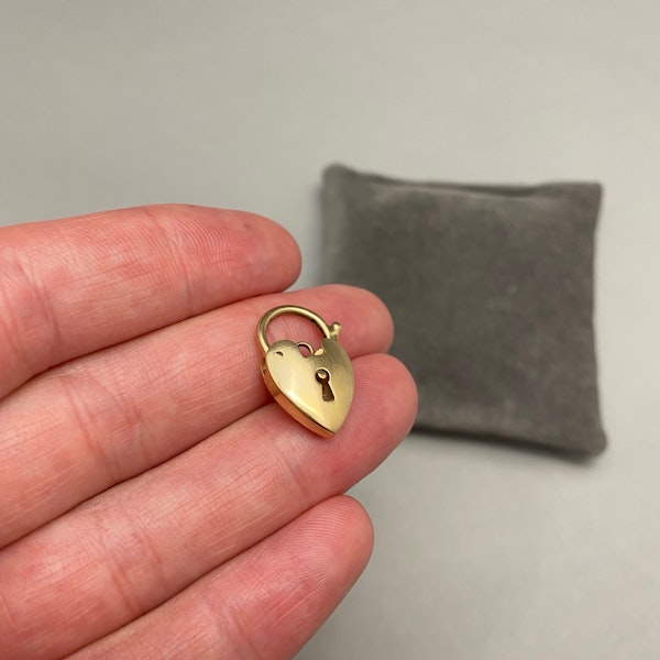 Charm puffy Heart in 9ct Gold date circa 1910, Lilly's Attic since 2001 - image 4