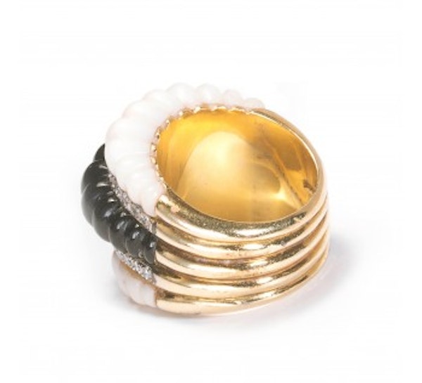 Vintage Coral, Black Onyx, Diamond And Gold Ring, Circa 1980 - image 3