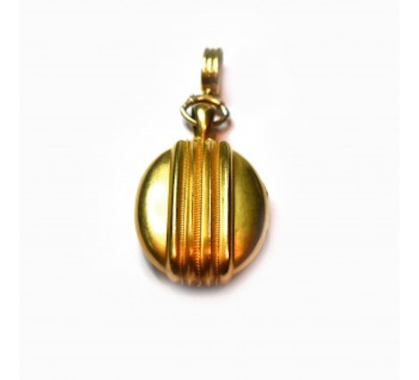 Victorian Gold Etruscan Style Locket - image 2