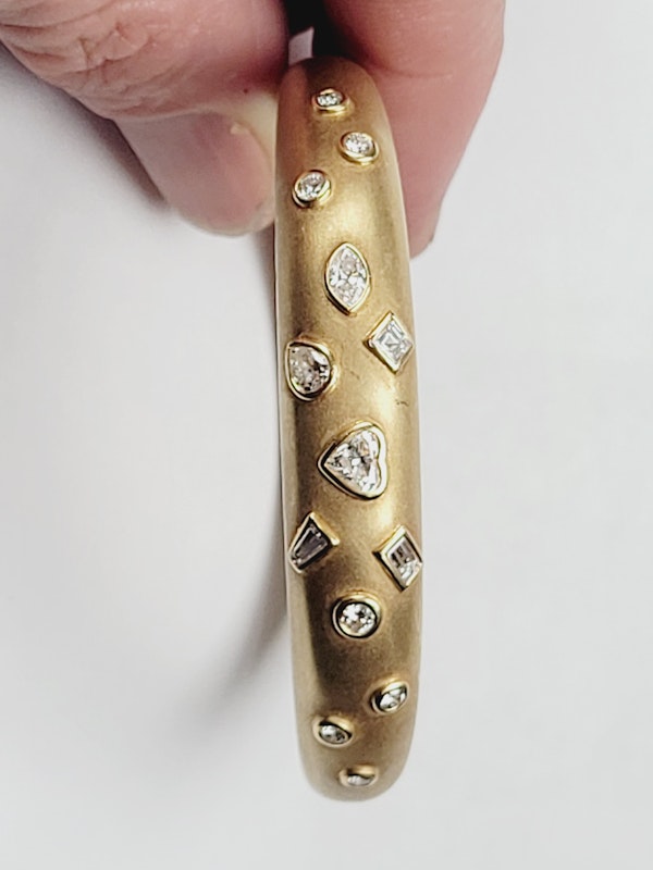 Modern 18ct gold bangle set with a variety of different cut diamonds sku 5103  DBGEMS - image 5