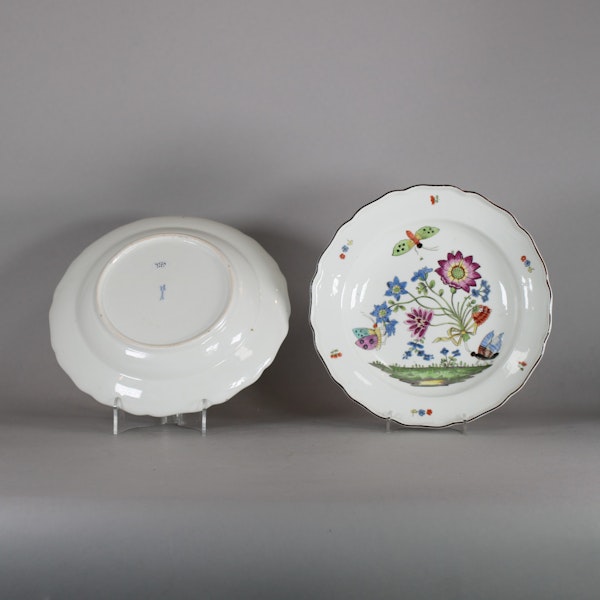Pair of Meissen Porcelain 'Bienenmuster' soup plates, circa 1740 - image 2