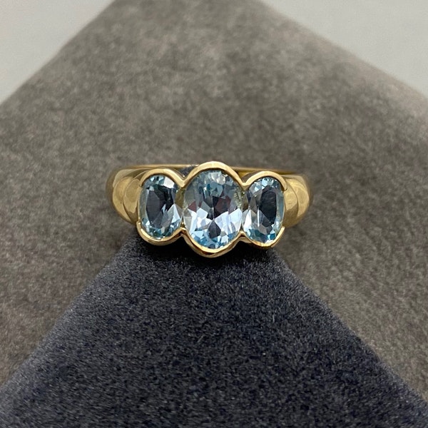 Topaz Ring in 9ct Gold dated Birmingham 1981, Lilly's Attic since 2001 - image 2