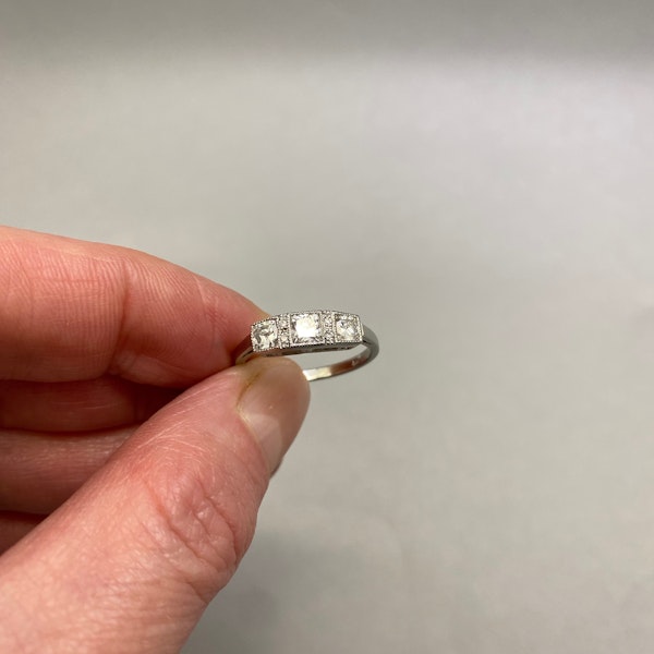 3 Stone Diamond Ring in Platinum date circa 1960, SHAPIRO & Co since1979 - image 2