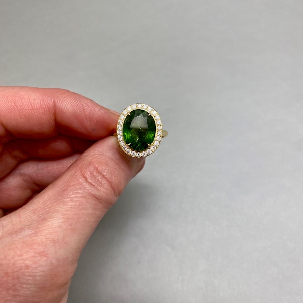 Green Tourmaline Diamond Cluster Ring in 18ct Gold date circa 1980, SHAPIRO & Co since1979 - image 7