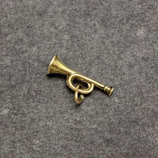 Charm in 9ct Gold Trumpet date circa 1950, Lilly's Attic since 2001 - image 3
