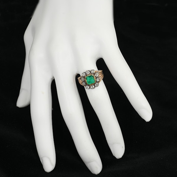 MM6897r Early Victorian diamond Emerald cluster ring 1830c - image 1