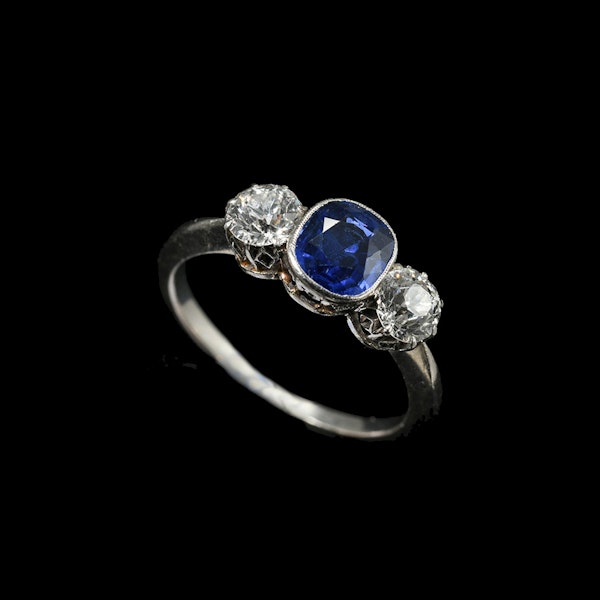 MM7131r Certified Ceylon sapphire diamond three stone 1920c ring - image 1