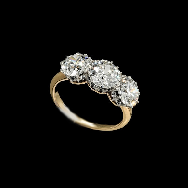 MM7094r Gold platinum Edwardian diamond three stone ring 1.65ct centre 2 x 1.40cts either side - image 1