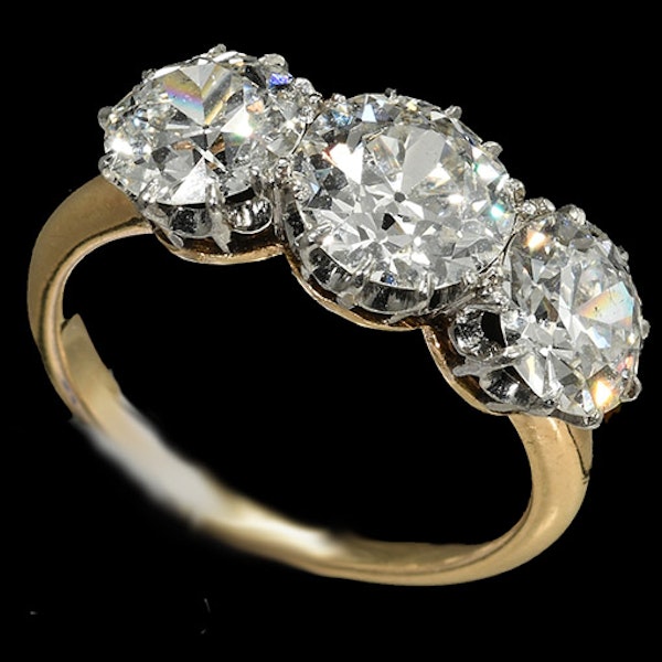 MM7094r Gold platinum Edwardian diamond three stone ring 1.65ct centre 2 x 1.40cts either side - image 2