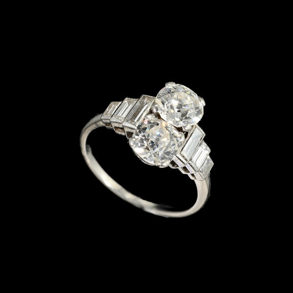 MM7133r Art Deco baguette and round diamond platinum ring 2 cts in two round diamonds 1920c - image 2