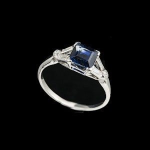 MM7075r Art Deco sapphire diamond platinum ring 1930c
