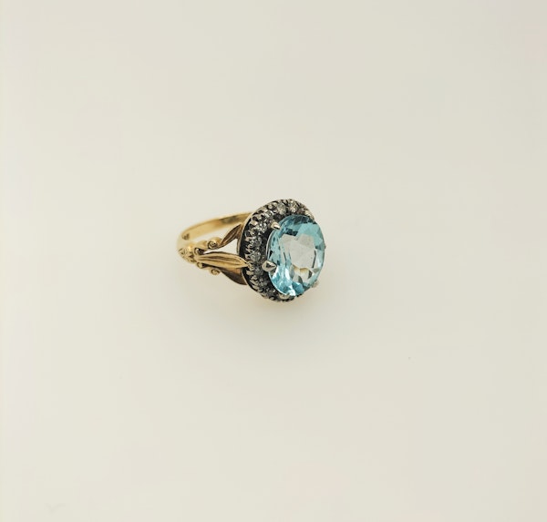 18ct yellow gold diamond and oval blue topaz cluster ring - image 1