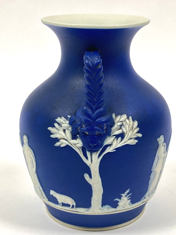 Wedgwood vase - image 3